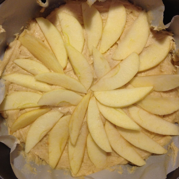 Norwegian Recipes: Warm Apple Cake! 